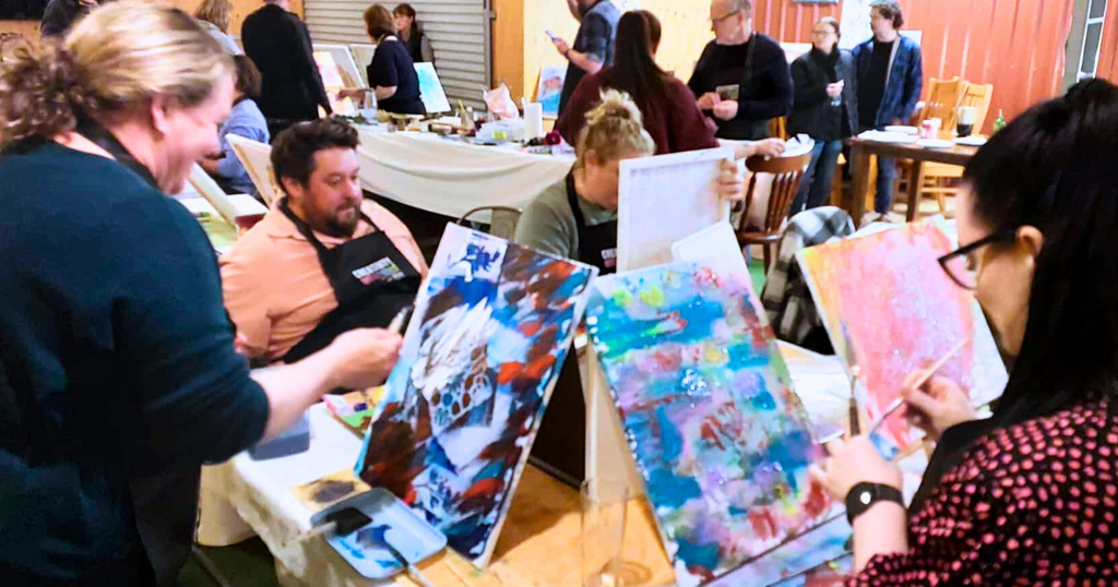 Sip&Splatter ⭐️Private Festive Sessions⭐️ YOUR VENUE CHOICE